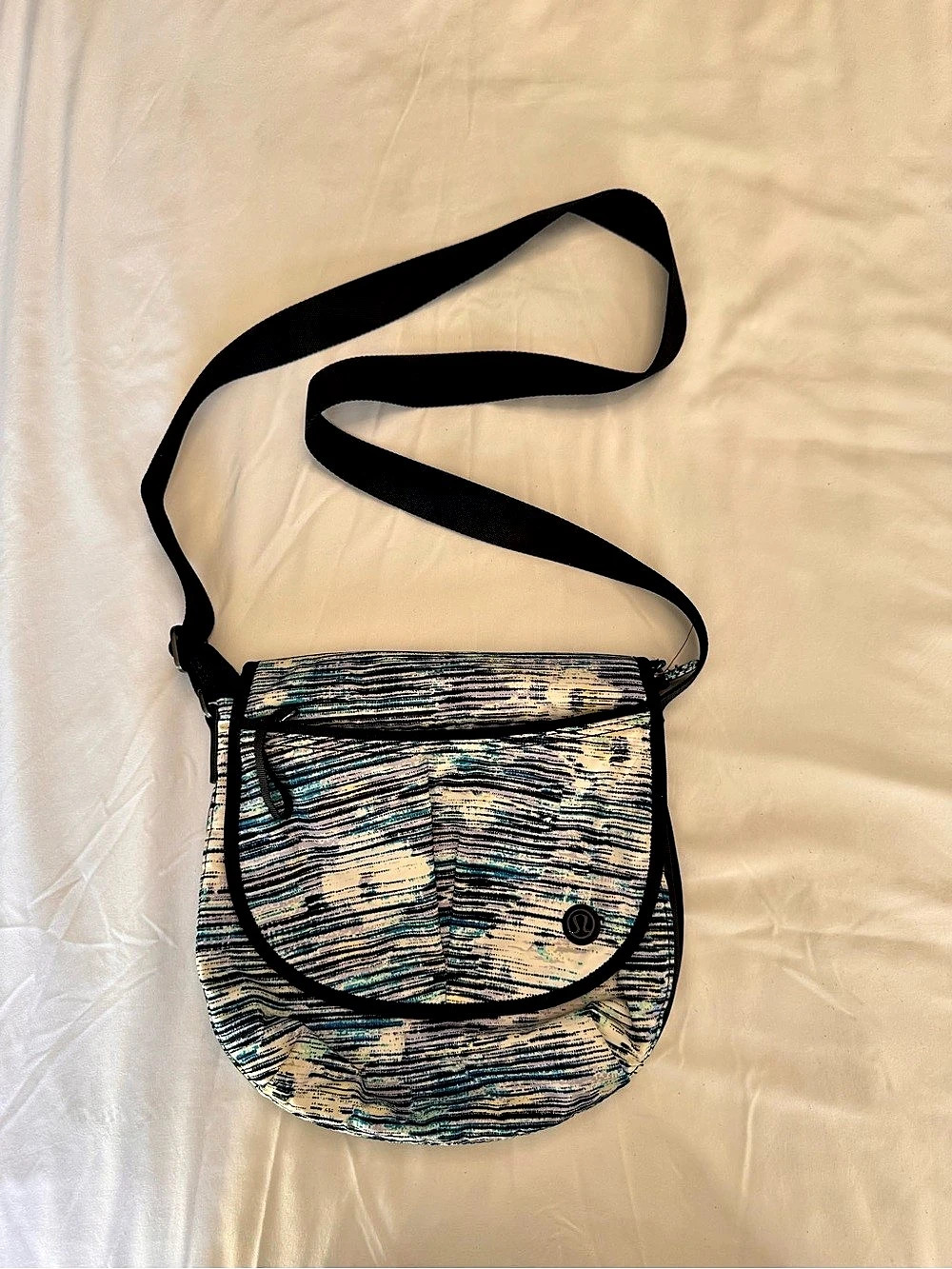 Lululemon RARE The Essentials Bag Abstract Print Crossbody in Blurry Belle Mulit